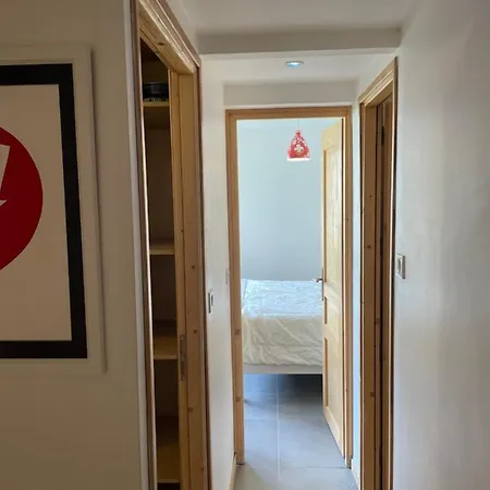 In-ski Out! Spacious & Stylish For 8 In The Heart Of Lavachet Apartmán *