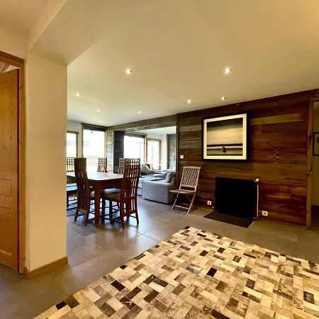 In-ski Out! Spacious & Stylish For 8 In The Heart Of Lavachet