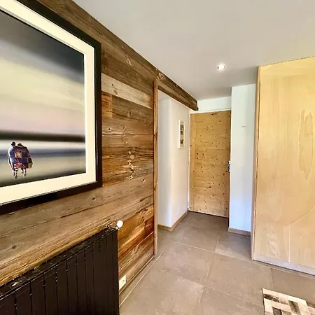 In-ski Out! Spacious & Stylish For 8 In The Heart Of Lavachet Tignes