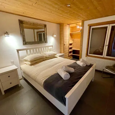 Apartment In-ski Out! Spacious & Stylish For 8 In The Heart Of Lavachet *