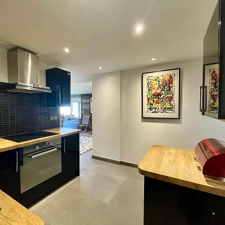 Apartment In-ski Out! Spacious & Stylish For 8 In The Heart Of Lavachet *