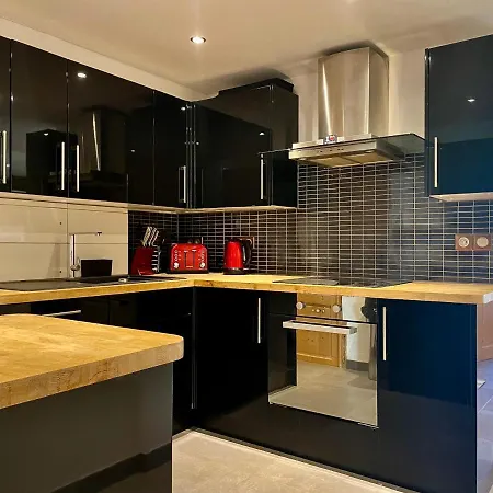 In-ski Out! Spacious & Stylish For 8 In The Heart Of Lavachet Apartment