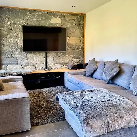 Apartment In-ski Out! Spacious & Stylish For 8 In The Heart Of Lavachet *