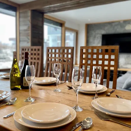 Apartment In-ski Out! Spacious & Stylish For 8 In The Heart Of Lavachet *