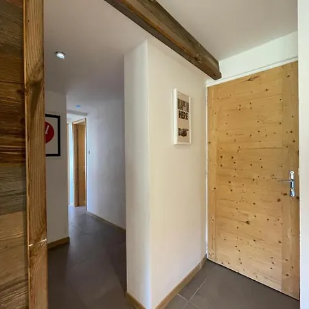 In-ski Out! Spacious & Stylish For 8 In The Heart Of Lavachet *