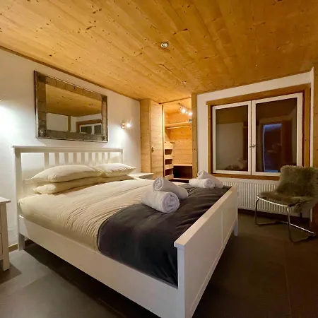 In-ski Out! Spacious & Stylish For 8 In The Heart Of Lavachet * Tignes