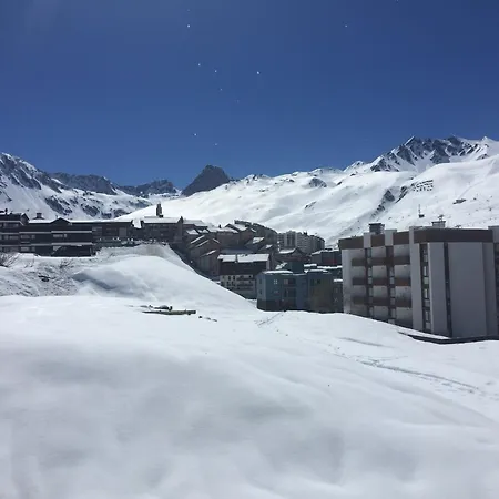 Apartment In-ski Out! Spacious & Stylish For 8 In The Heart Of Lavachet