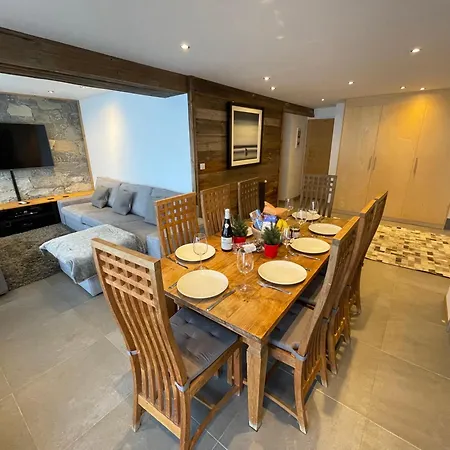 In-ski Out! Spacious & Stylish For 8 In The Heart Of Lavachet